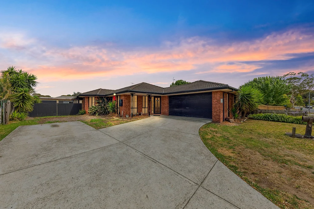 24 Bluegrass Crescent, Pakenham, VIC 3810