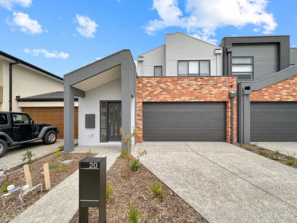 Clyde North 4 Bedroom Contemporary Family Living in Prime Clyde North Location