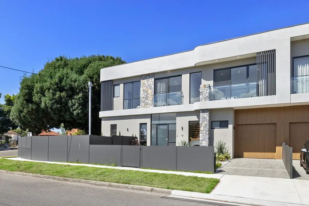 Pagewood 4 Bedroom BRAND NEW NORTHERN ASPECT LUXURY DUPLEX WITH CITY SKYLINE VIEWS