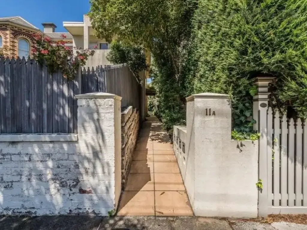 Spacious & Bright 1-Bedroom Apartment