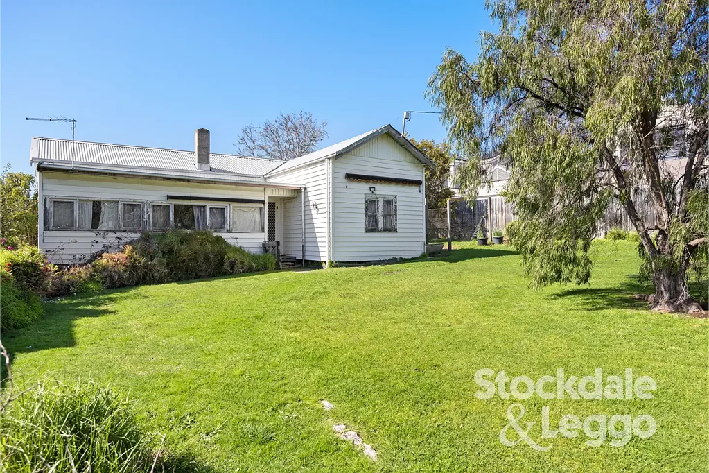 Dromana 3Zimmer Coastal Opportunity with Bay Views and Development Potential