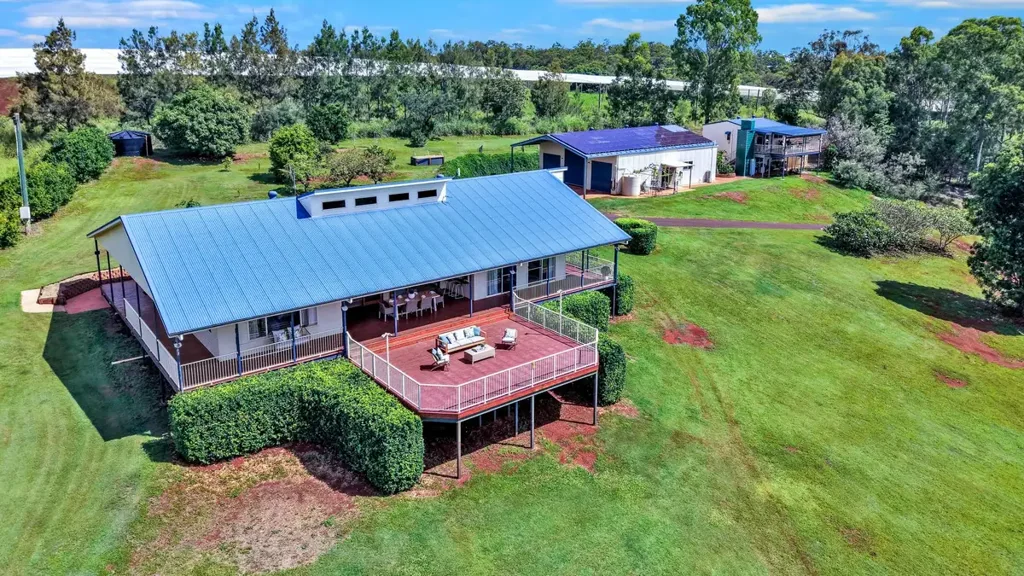 Childers 6 Slaapkamer Dual Residences, Large Shedding & Panoramic Views on 10ha