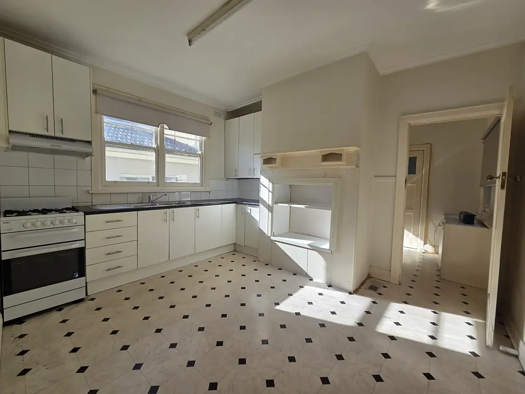 Two Bedroom Cottage in a Convenient Location