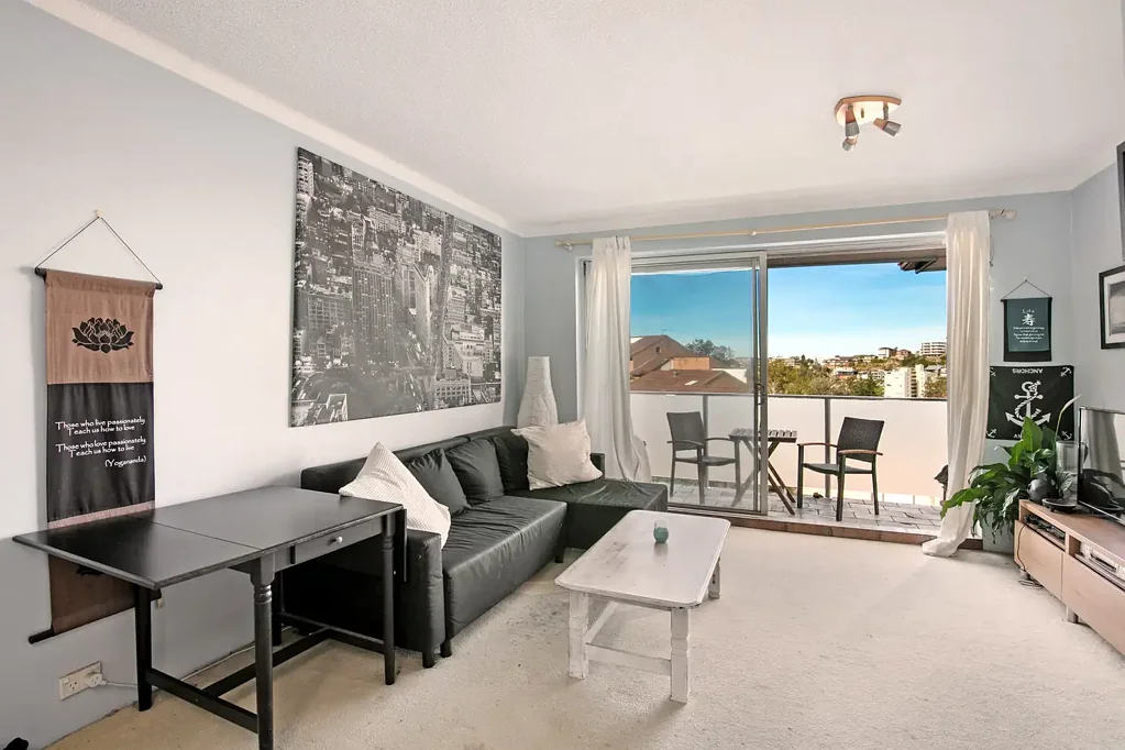 Convenient Top Floor Apartment