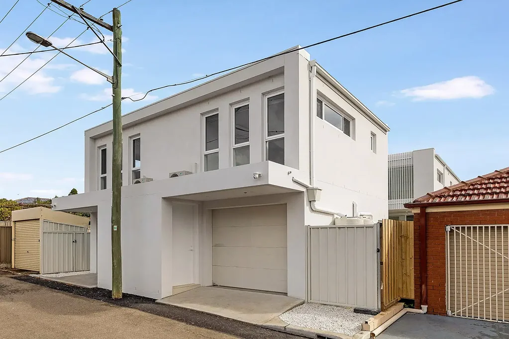 Brand New Studio Ideal Location