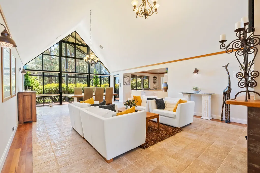 Lakelands 4कमरा A Home Like No Other... Where Architecture, Nature & Character Come Together