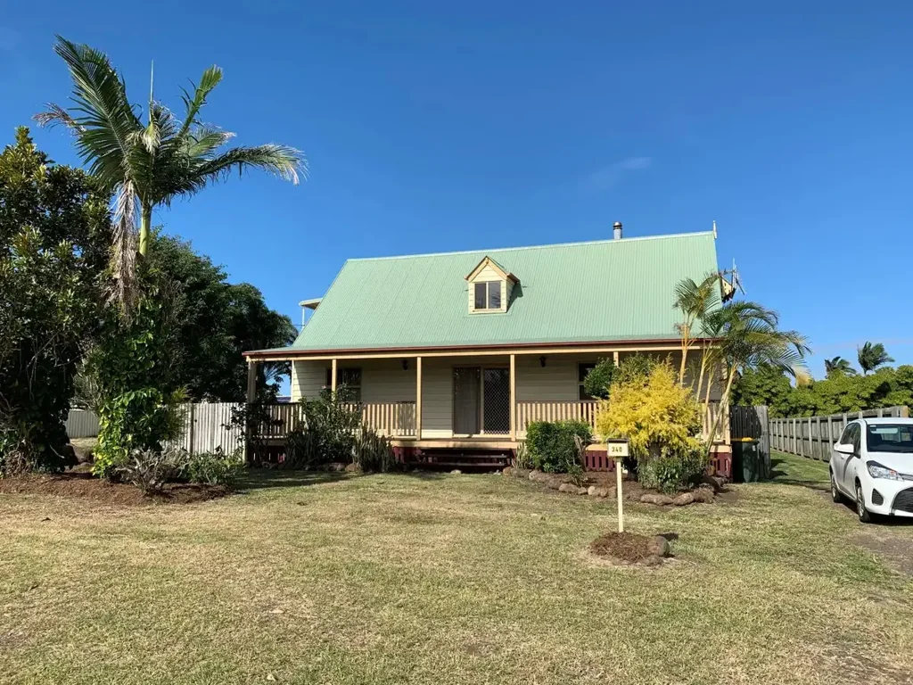 CHARACTER, SPACE & COASTAL LIVING – A CHARMING INNES PARK RETREAT