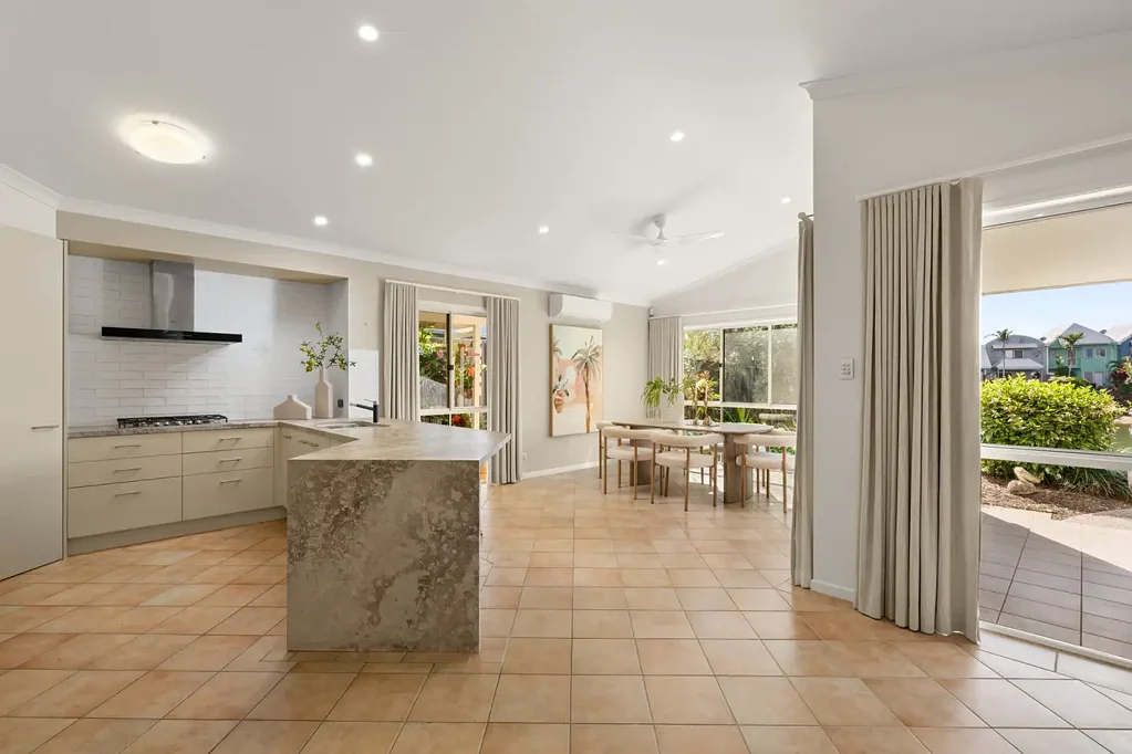 Maroochydore 5ਬੈੱਡਰੂਮ North-Facing, Waterfront Position in Portland Quay