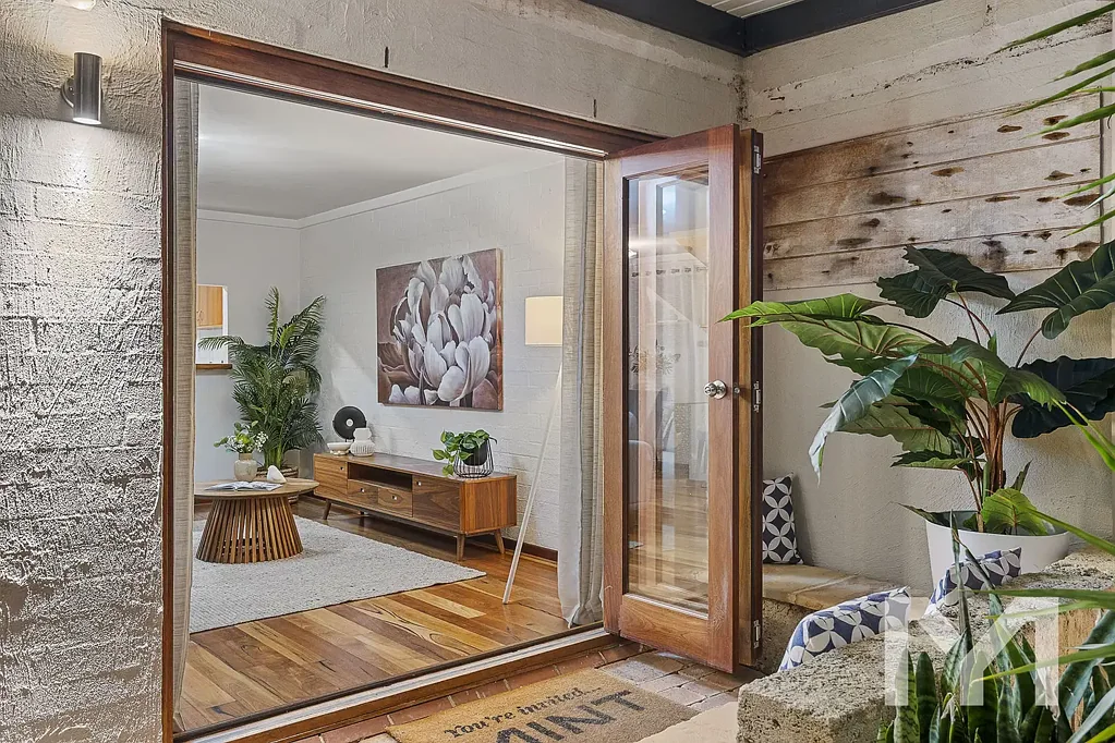 West Perth 2Moenga You're Invited to... Character, Warmth and a Beautiful Garden Retreat