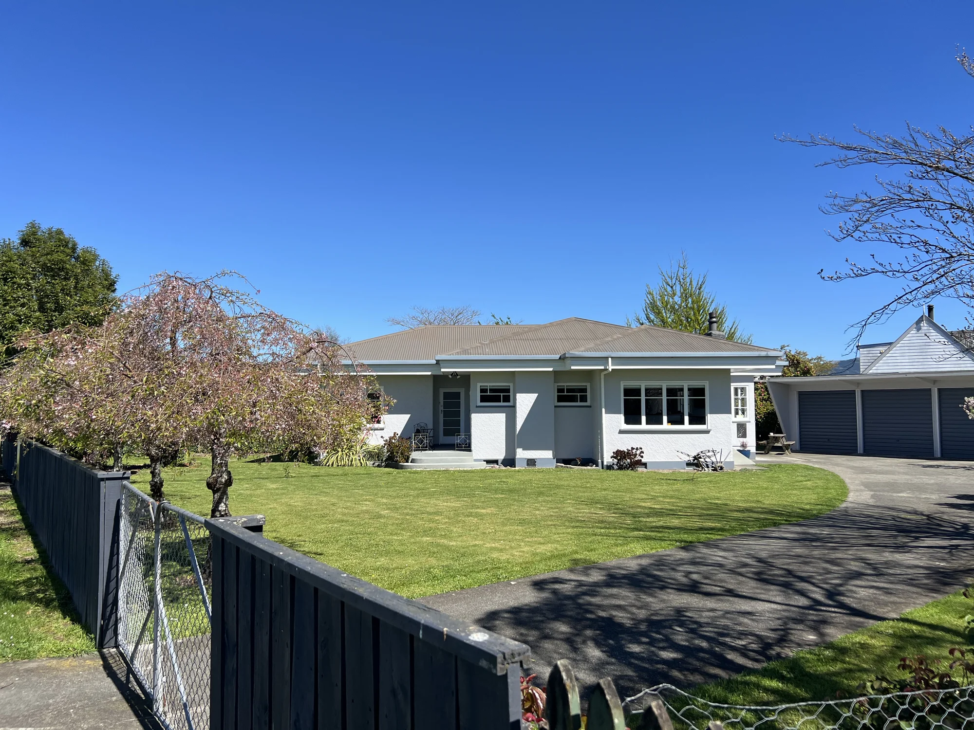 Carterton 3Moenga A Delightful 1960's Classic