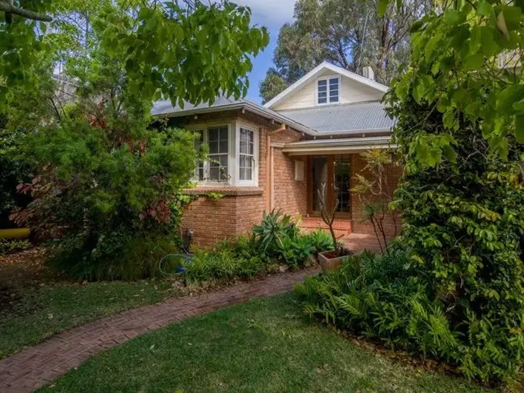 Incredible family home, close to the beach
HOME OPEN SATURDAY 06 JUNE AT 12.00PM SHARP!