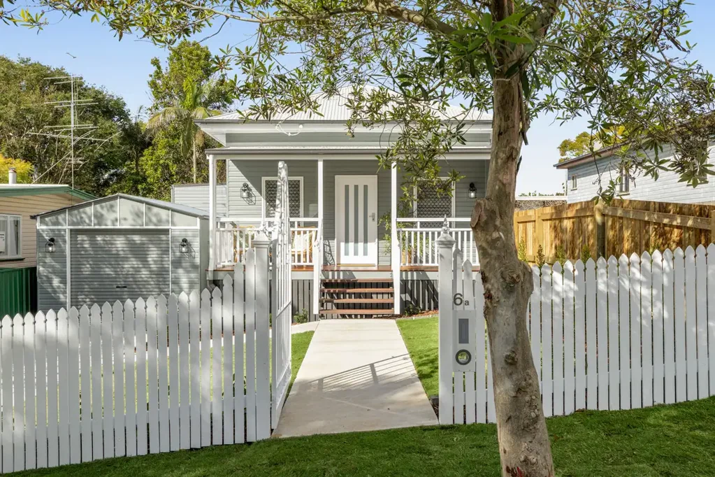 6 Hillview Avenue, Newtown, QLD 4350