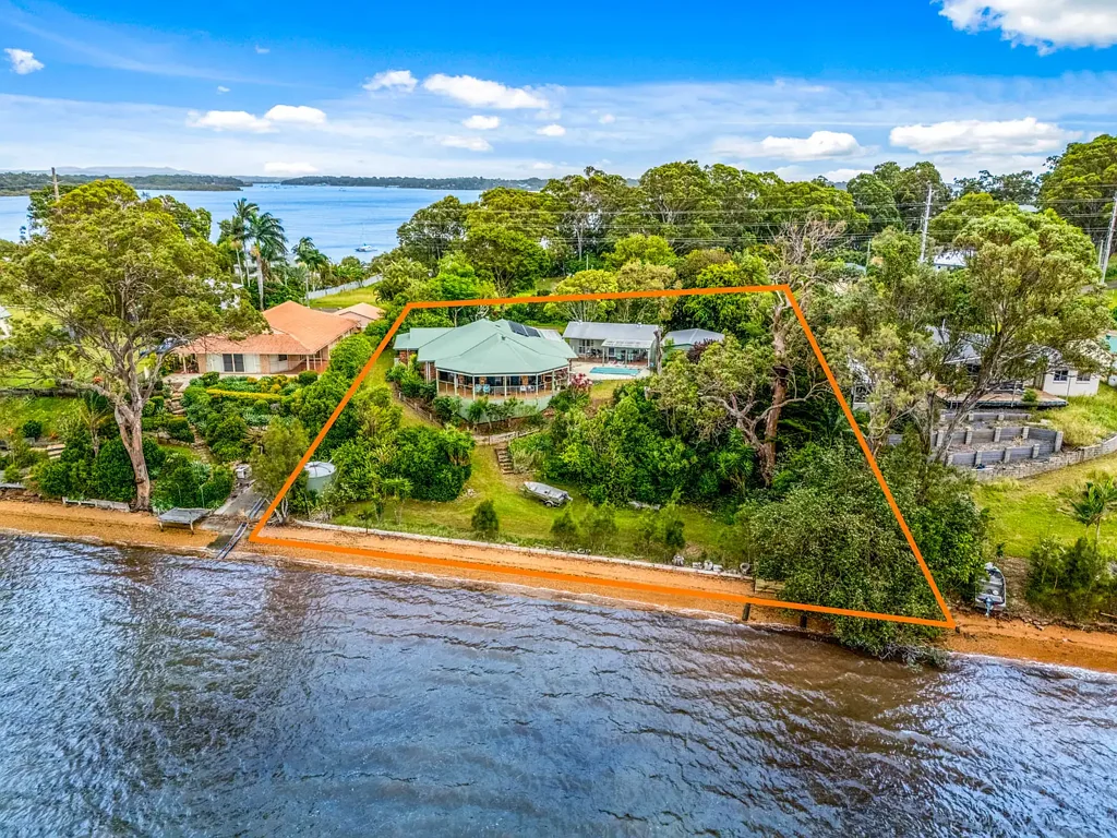 Russell Island 4 Bedroom $1,175,000 - Prestige Home, Luxurious Grounds by the Bay
