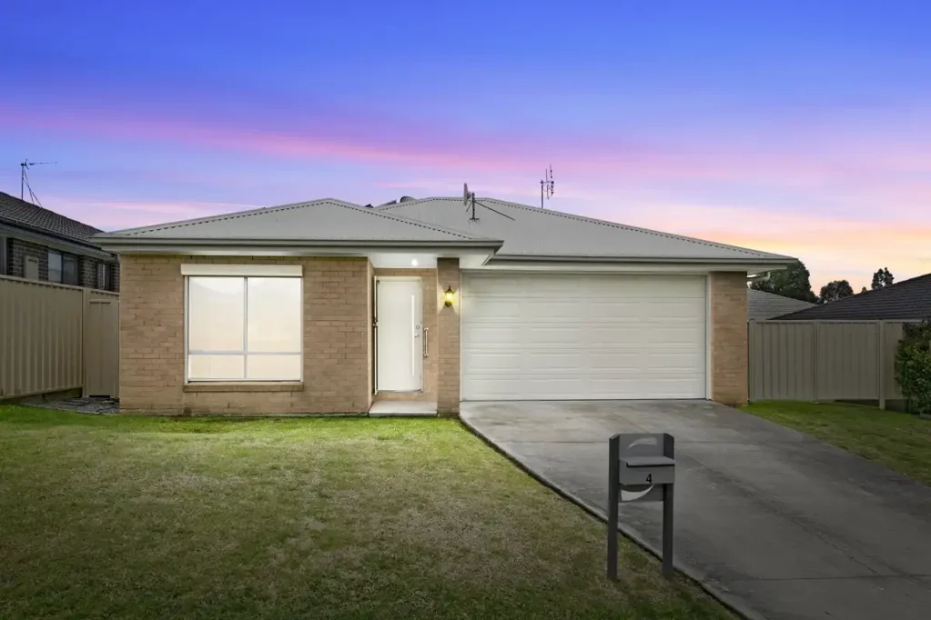 Bellbird 3chambre Quality as new home in sought after Mount View Grange Estate