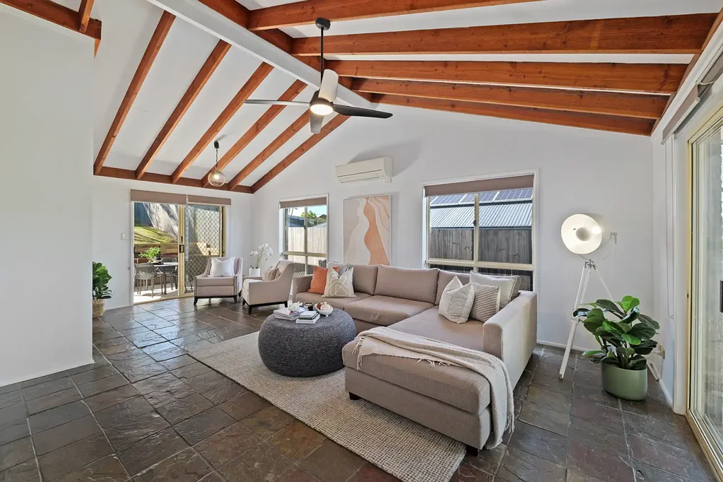 Albany Creek 3房 黄金地段翻新家庭住宅 Renovated Family Home in a Prime Location