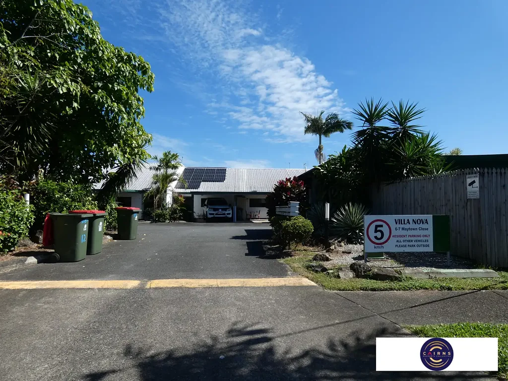 🏡 Spacious & Stylish Loft Townhouse with Pool Access! 🌴