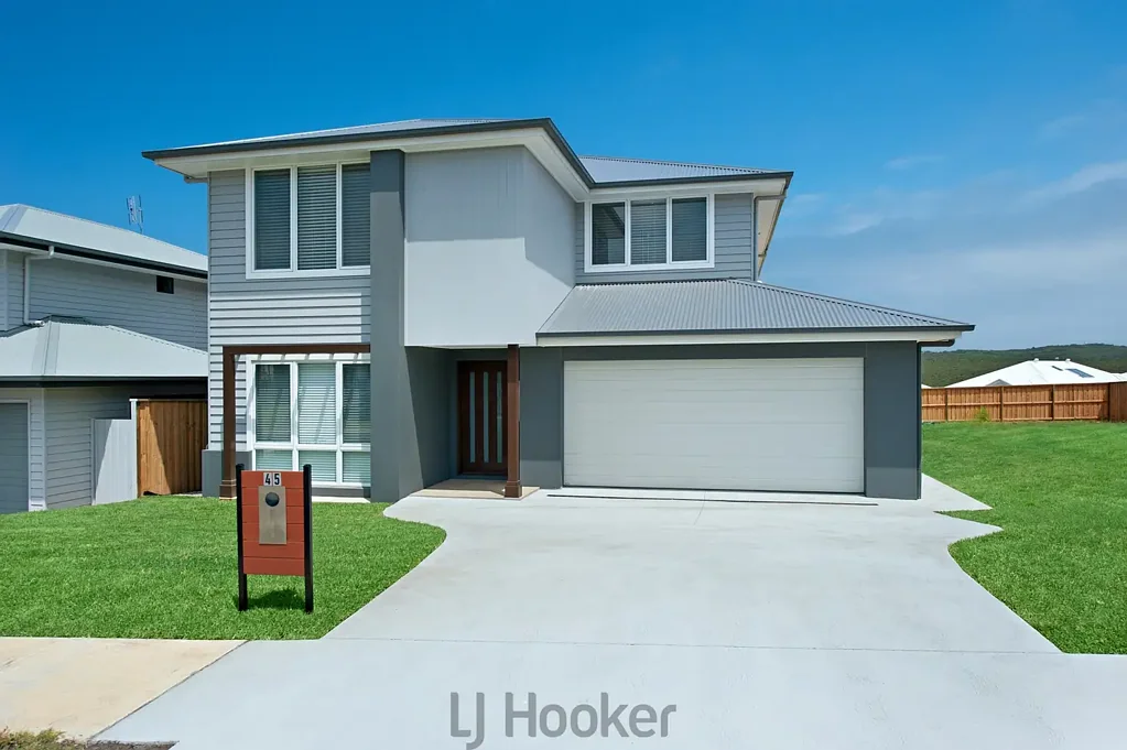 Coastal Family Living in Beautiful Catherine Hill Bay