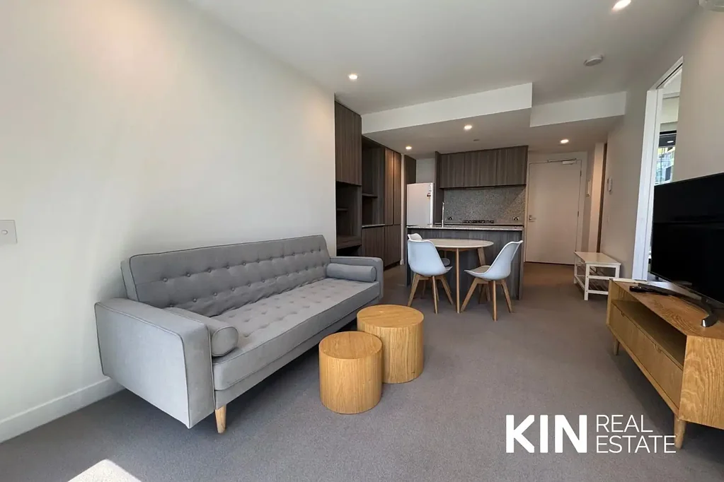 Furnished 2 Bed 1 Bath Apartment in Swanston Central