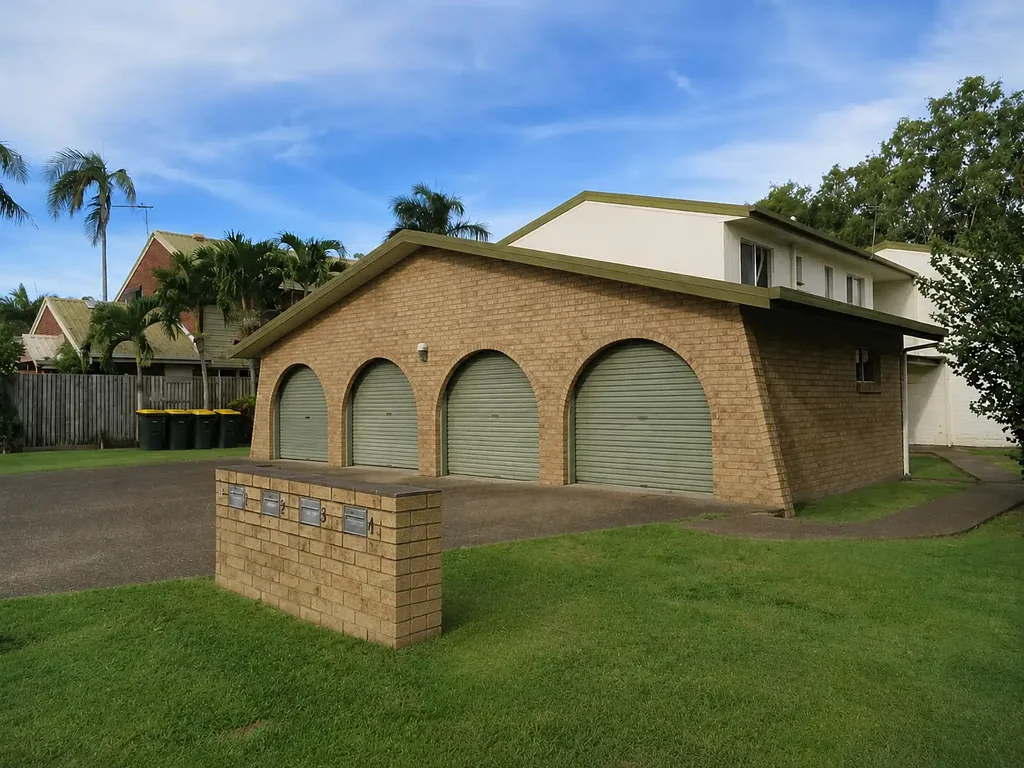 CONVENIENT UNIT IN NORTH MACKAY