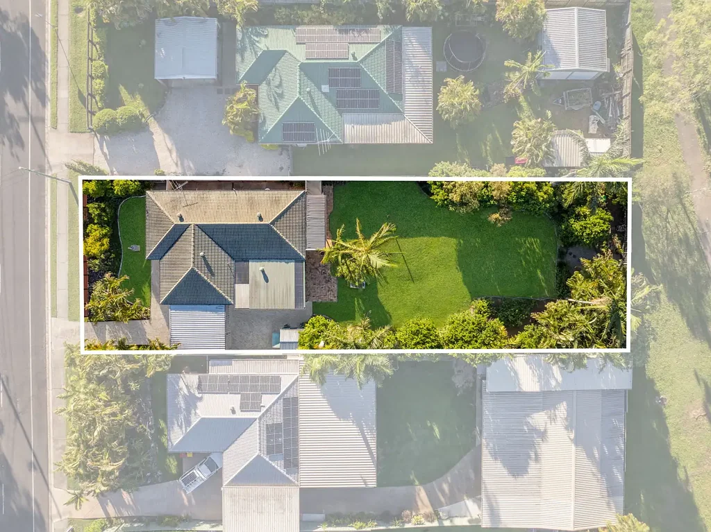 Boronia Heights 4房 989平阔地 4卧带柜 现代厨餐 公园景观 遮盖休闲区 潜力无限 **AVAILABLE NOW** Well Maintained Home On 989m2 | Potential For Granny Flat!