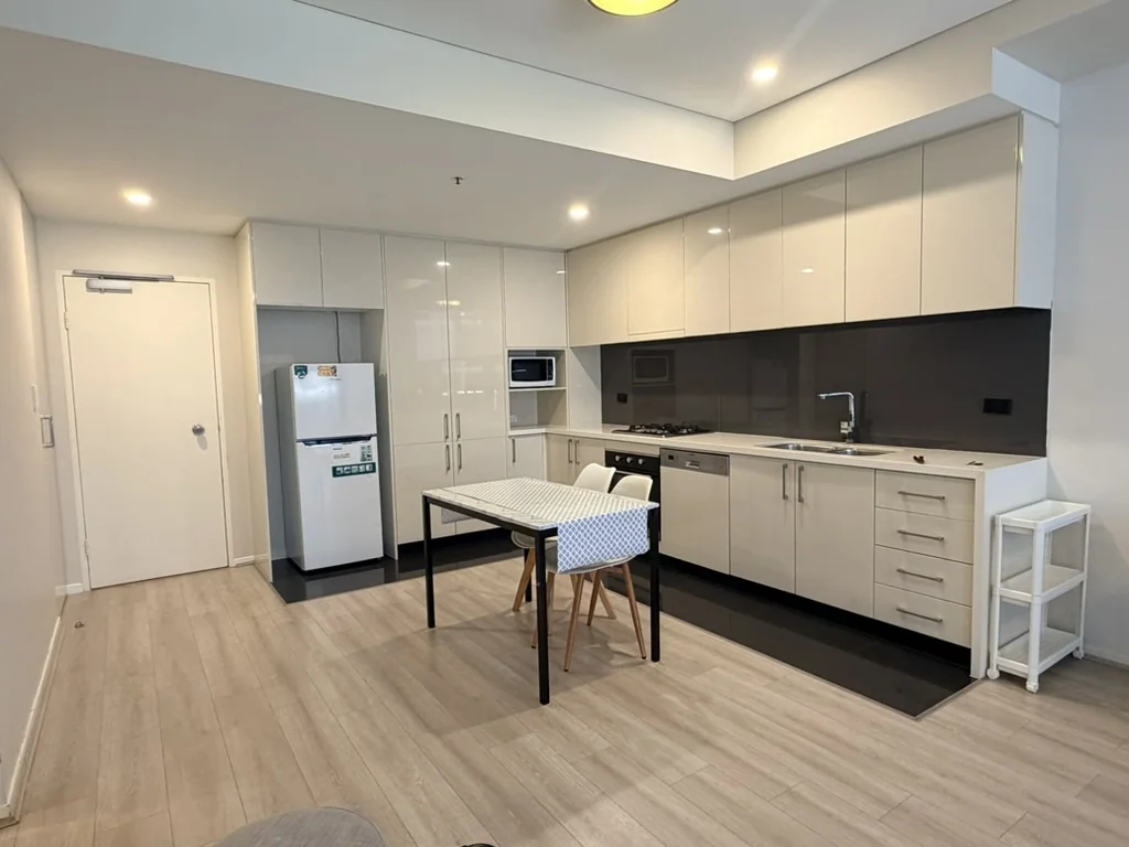 Fully Furnished / Spacious & Convenient 2 bedroom fully furnished apartment for lease