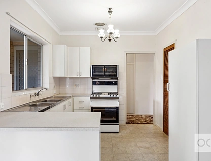 27 Suzanne Avenue, Morphett Vale, Southern Adelaide, 4 rūma, 1 rūma horoi, House