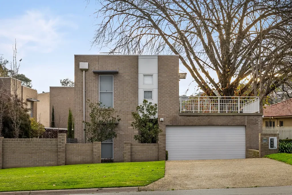 Stylish Central Albury Living