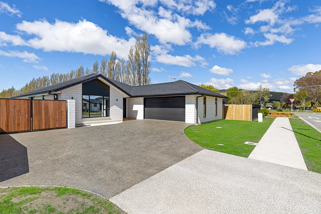 Redwoodtown 4房  All Offers Considered Irreplaceable Value & Quality