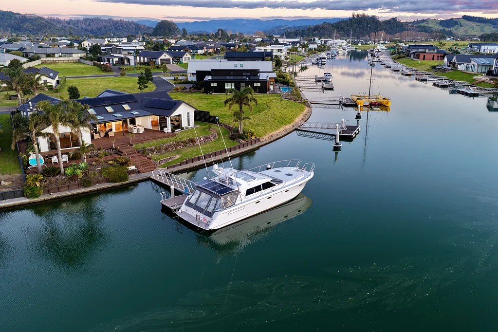Whitianga 4房  Prime Canal-Front Living in the Waterways