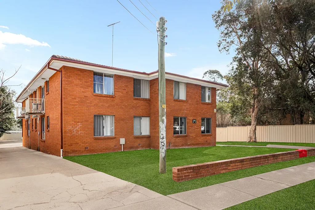 Penrith 16ਬੈੱਡਰੂਮ BLOCK OF 8 UNITS