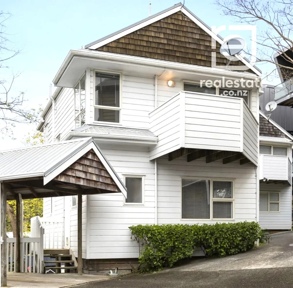 Charming 2-Bedroom, 2-Bathroom Two-Storey Home in the Heart of Parnell
