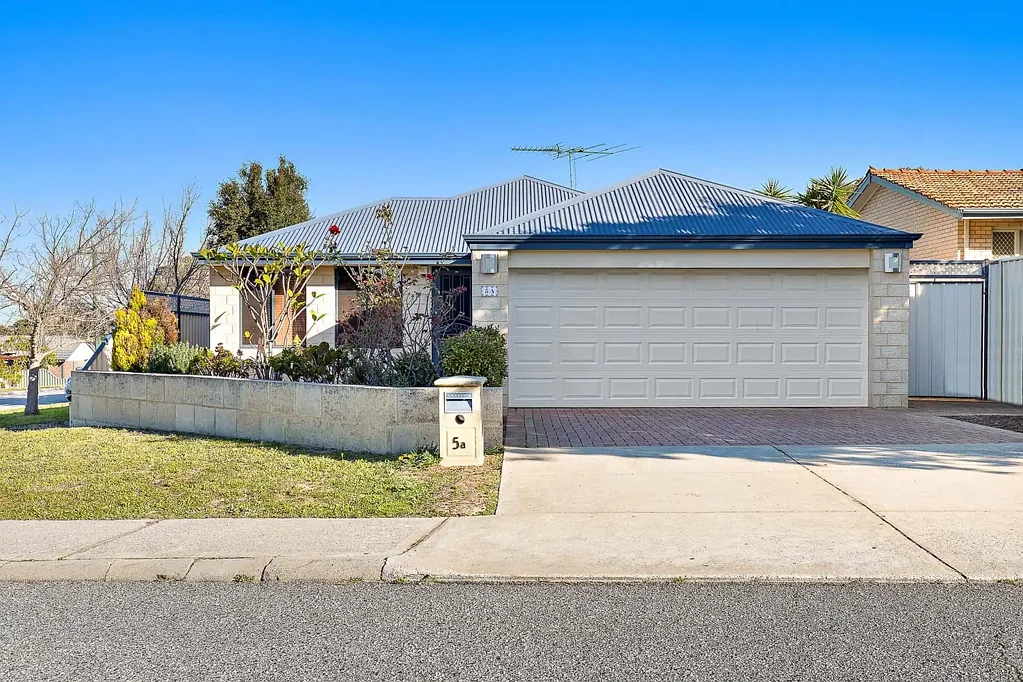 Coolbellup 4房  Low-Maintenance Street-Front Home!