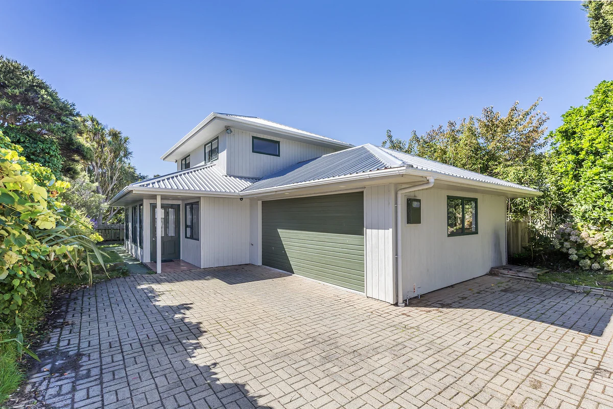 Pukerua Bay 5 Bedroom TWO HOMES – ONE TITLE