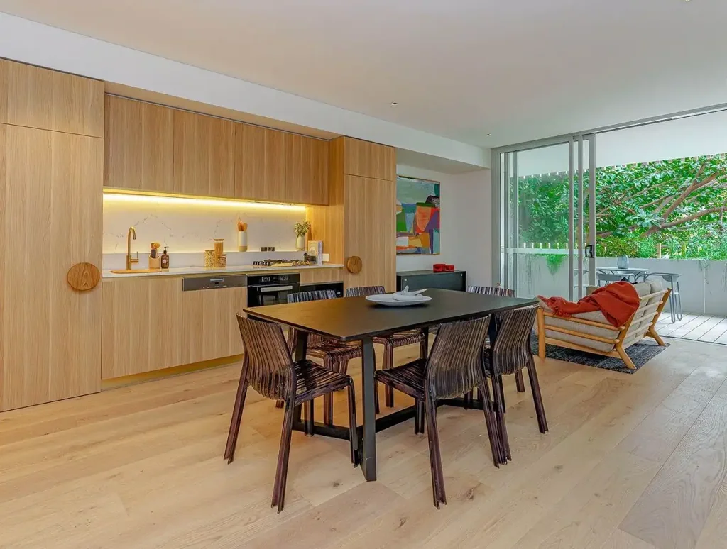 Luxury Boutique Residence With Study Close To Convenience  - Calibre