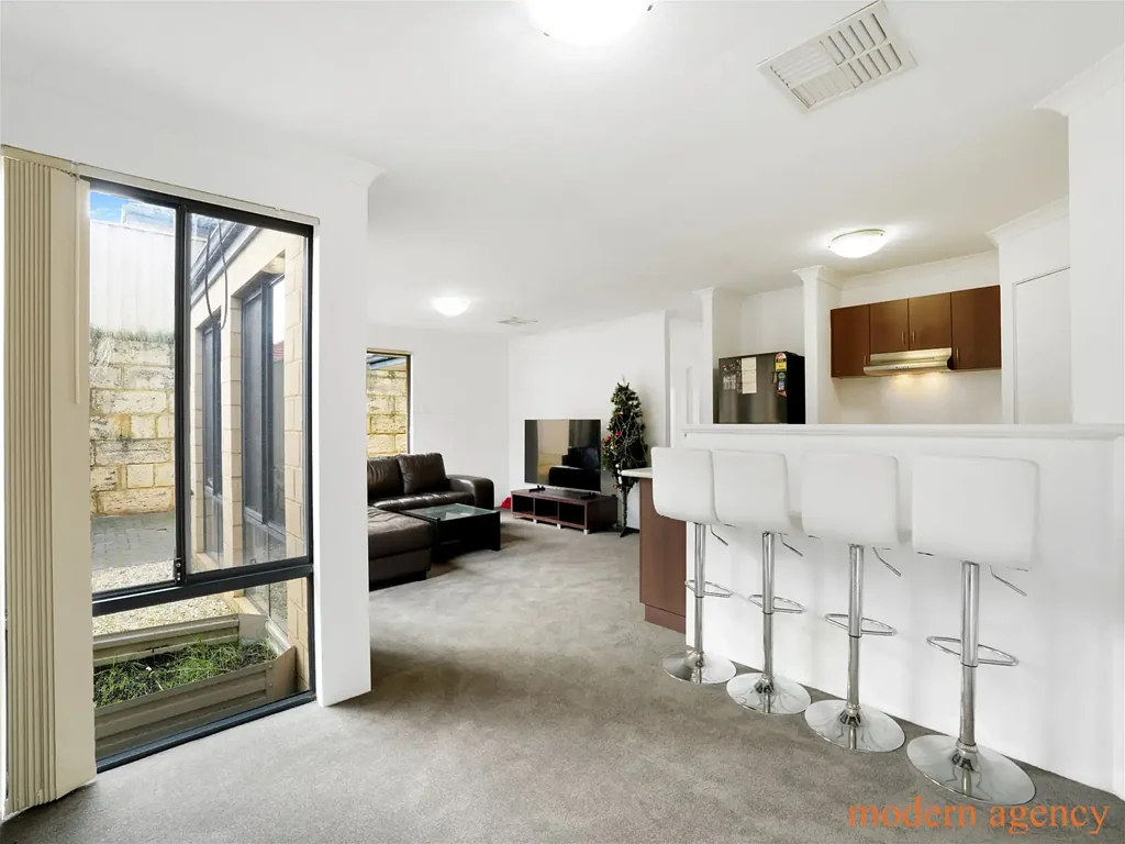 Sinagra 3Phòng ngủ Freshly Renovated & First Home Buyer Ready - Welcome to 64 Jedburgh Loop, Sinagra!