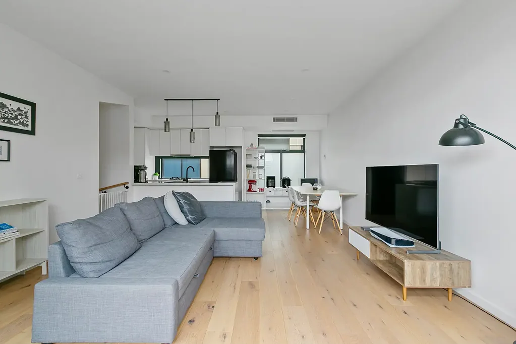 Preston 2Moenga Stylish, Light-Filled Townhouse with Modern Appeal