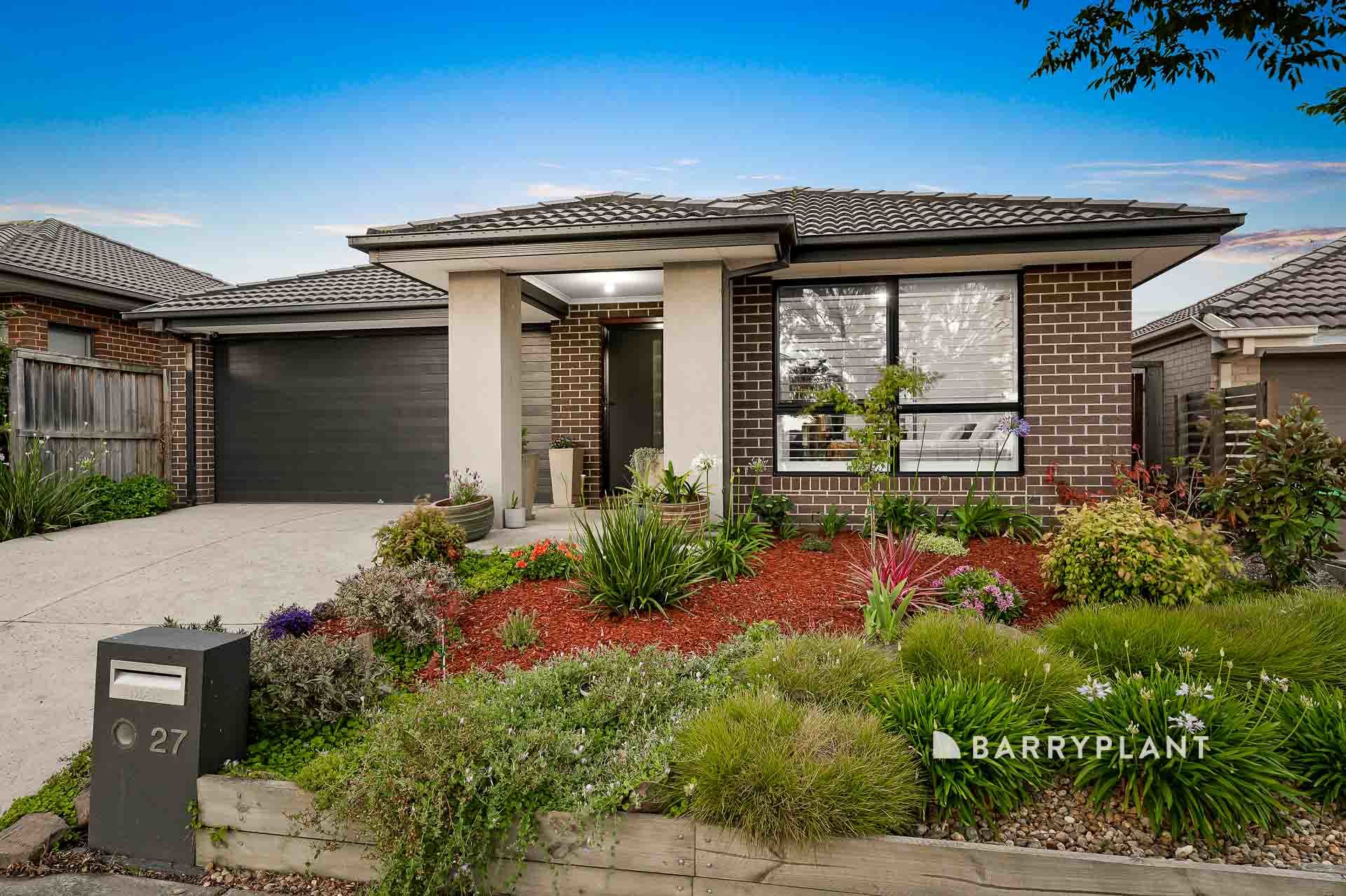 27 CLARENDON ST, PAKENHAM VIC 3810, 0 Kuwarto, 0 Banyo, House