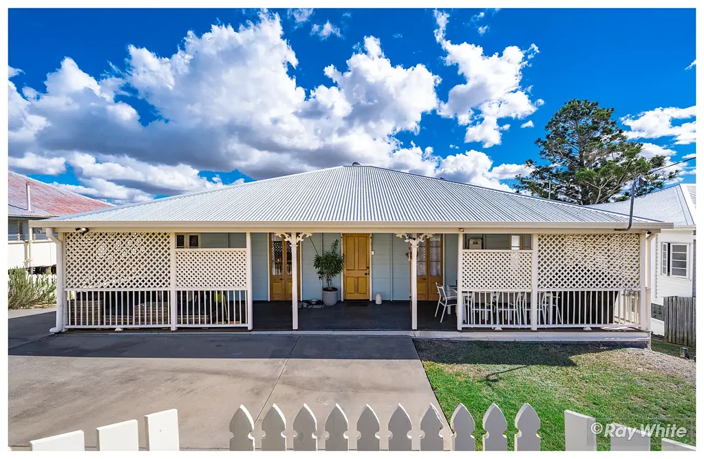 The Range 3Zimmer Elevated Elegance with Sweeping Westerly Views