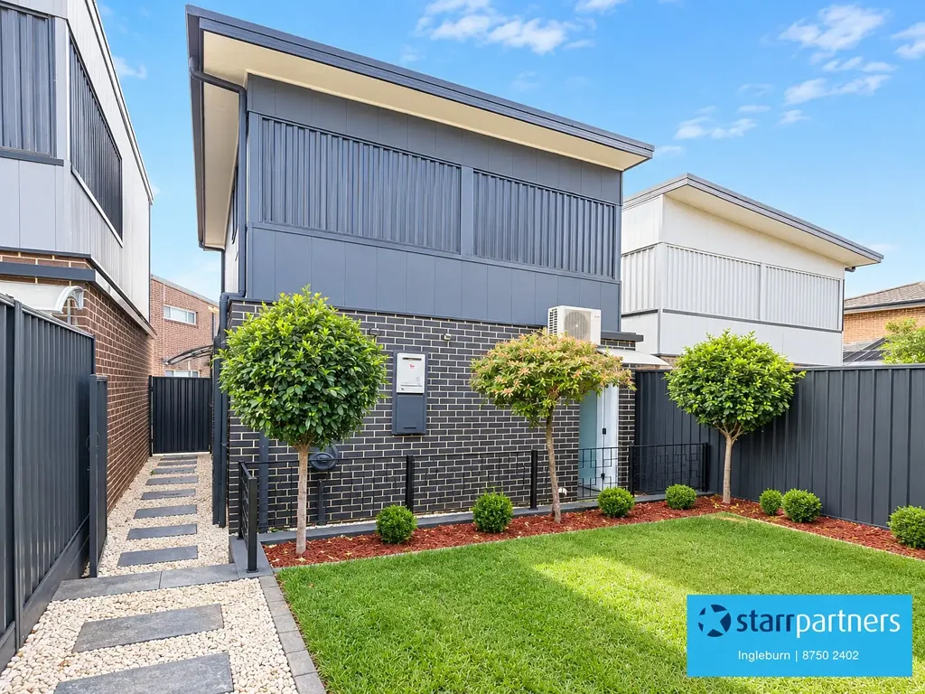 Charming & Functional 1-Bedroom Studio with Dedicated Study!