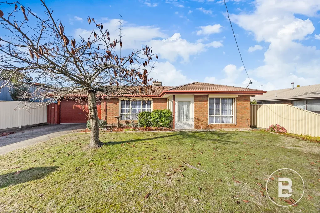 VERSATILE LIVING IN A PRIME LOCATION