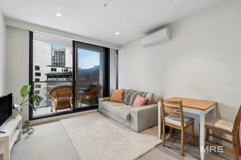 South Yarra 2房 Lucia公寓 采光充足 两卧宽敞 现代厨房 高端设施 地段优越 便利生活 Modern Elegance Meets Lifestyle Convenience