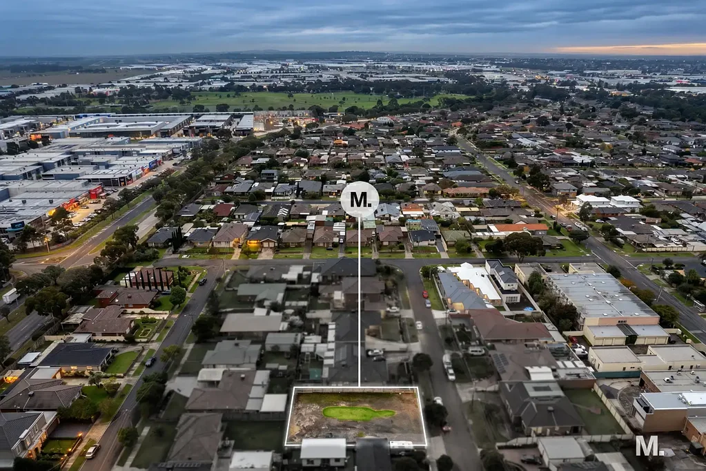 Keilor Park 650平米阔地 20米宽临街面 邻里住宅区 优选东西朝向 家庭社区氛围 STEP ASIDE NED KELLY - THERE'S A NEW MOST WANTED IN TOWN.
