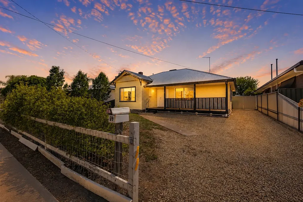 Immaculate living close to the CBD and Murray River.