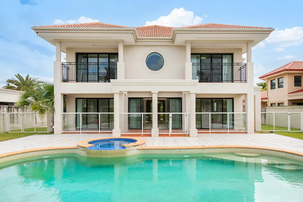 Hope Island 3ਬੈੱਡਰੂਮ FIRST TIME TO MARKET IN 25 YEARS – PRIME ROSEBANK OPPORTUNITY
