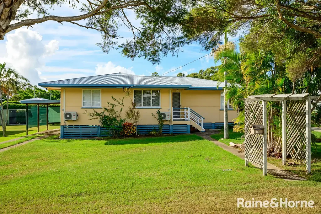NEAT & TIDY THREE BEDROOM HOME IN WEST GLADSTONE!
