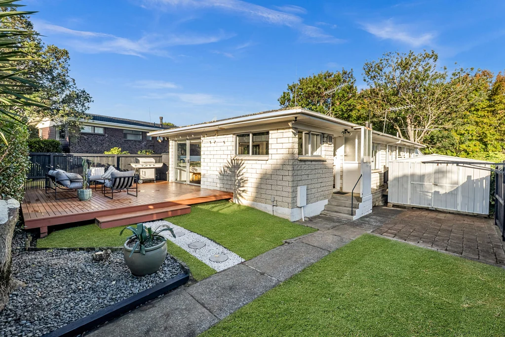 Half Moon Bay 2Kwarto Single Level- Brick & Tile Home