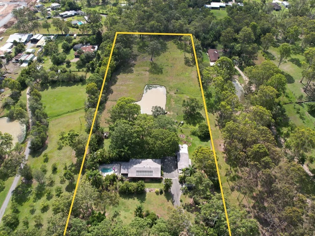 Morayfield 4部屋 2Ha (5 Acres) Zoned Emerging Community!  Might be worth your Investment!