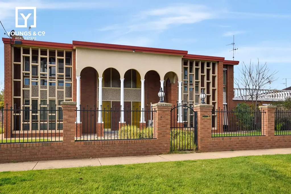 Shepparton 5બેડરૂમ Iconic Central Shepparton Residence — Now Available!