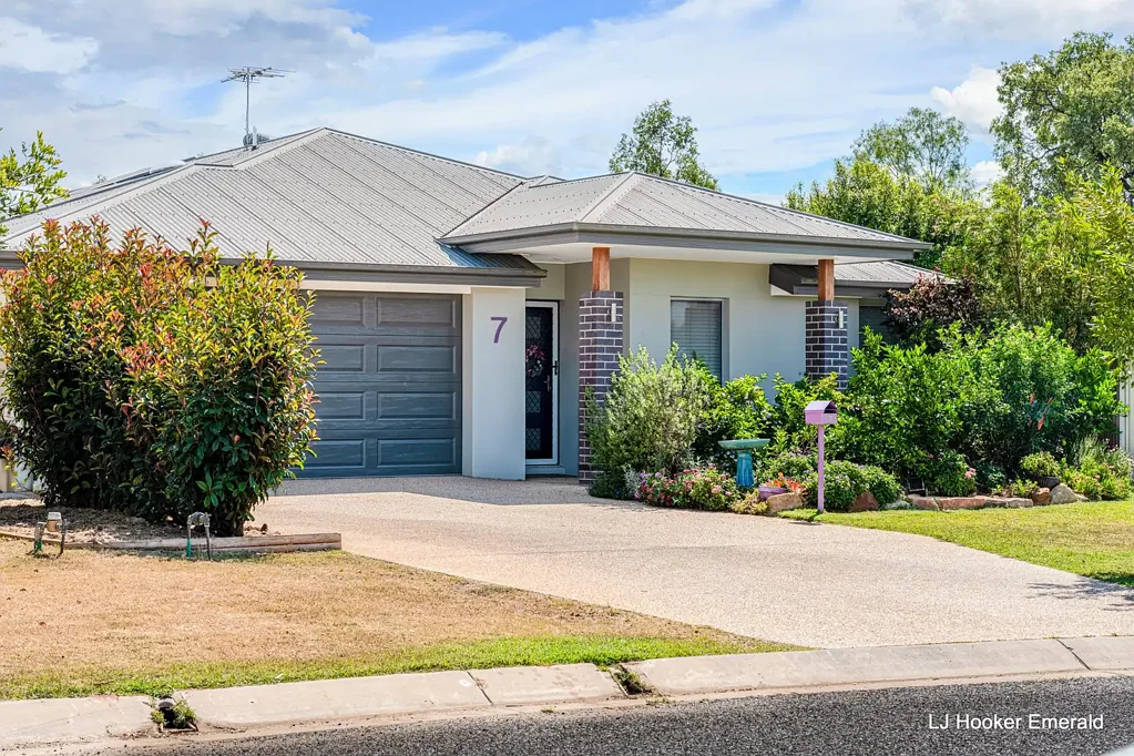 7 Canterbury Road, Emerald, QLD 4720