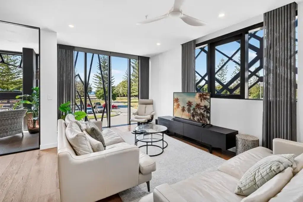Furnished Coastal Luxury, Unmatched Lifestyle - Steps from Broadbeach Beachfront